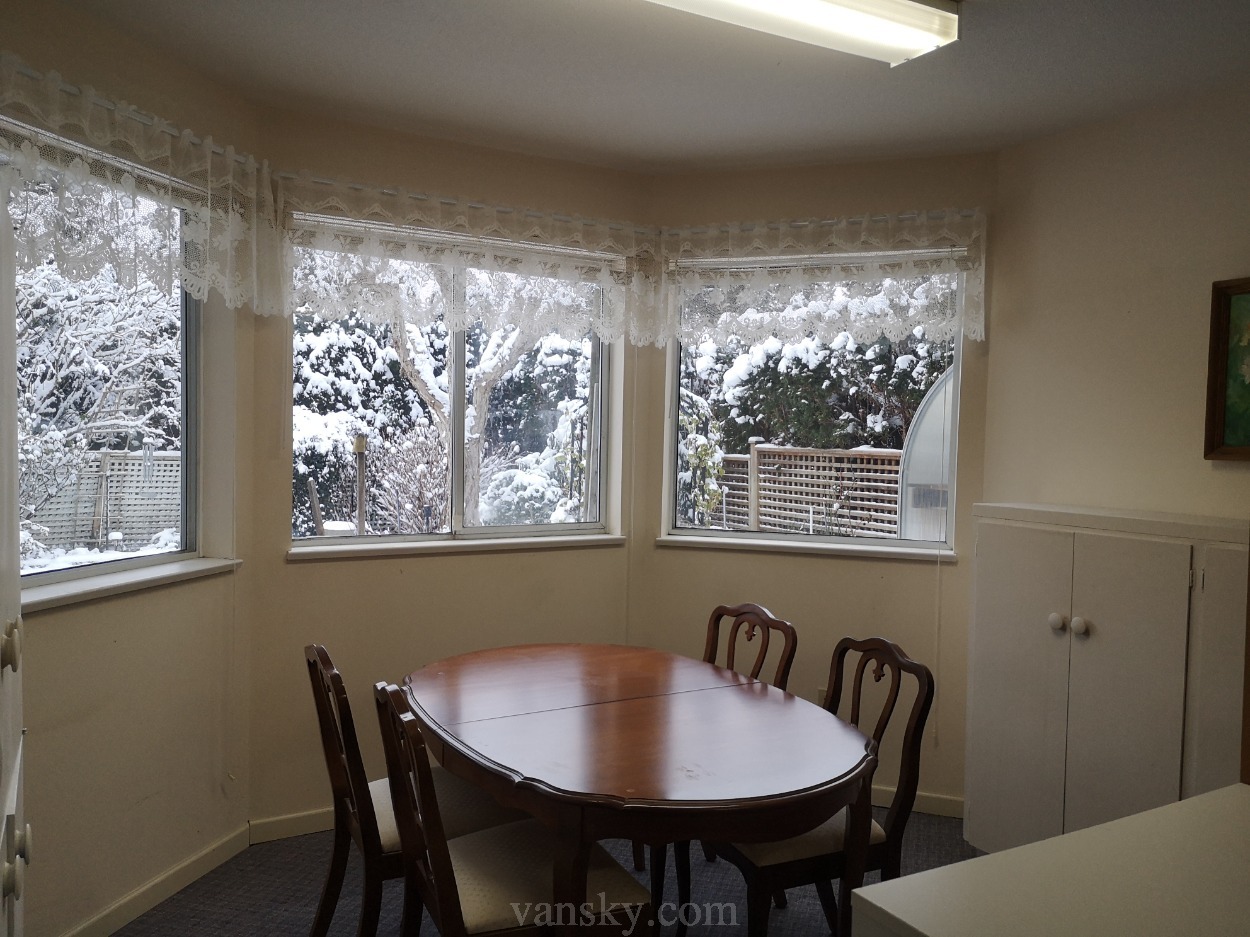 220114131150_master room office 1.jpg